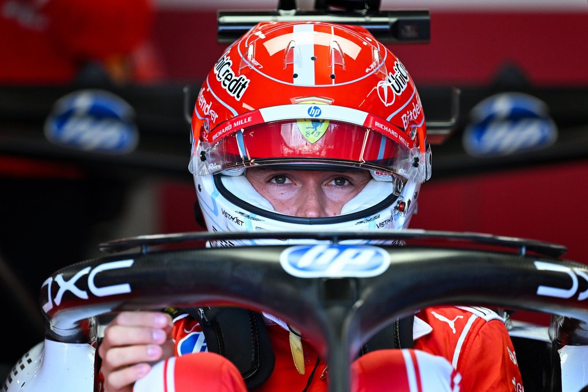 Стратеги Ferrari снова лишили Леклера подиума