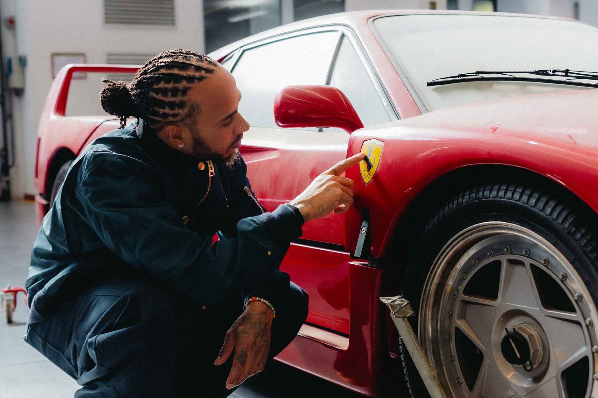Хэмилтон воплотил детскую мечту с легендой Ferrari F40