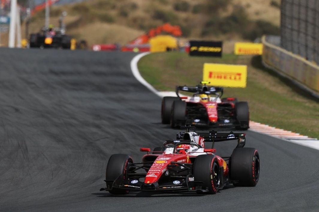 Хэмилтон в ярости: Ferrari стоит учиться у Mercedes