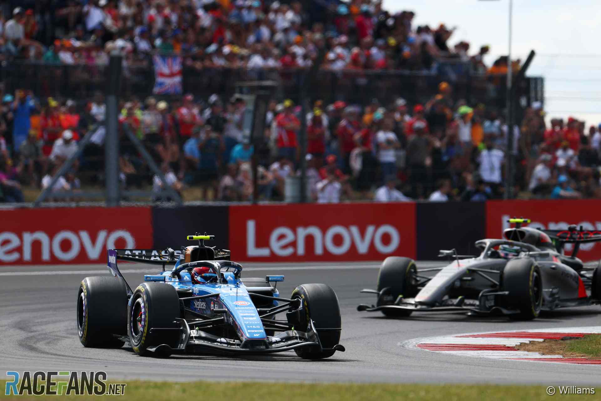 Сайнс назвал неудачный уик-энд в Великобритании «тревожным звонком» для Williams