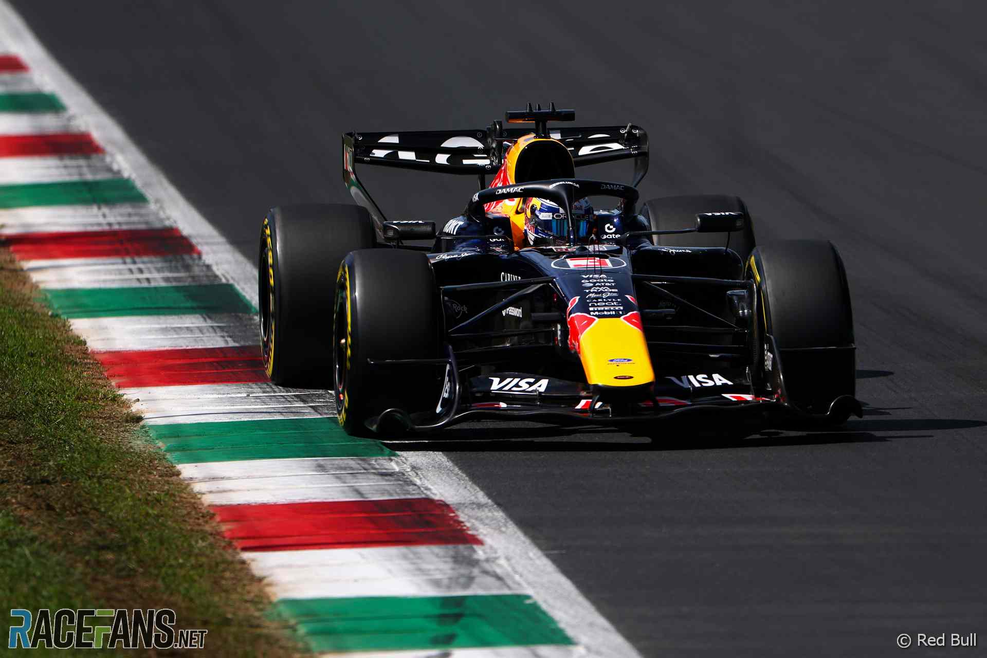 Ферстаппен возмутился скоростью Red Bull